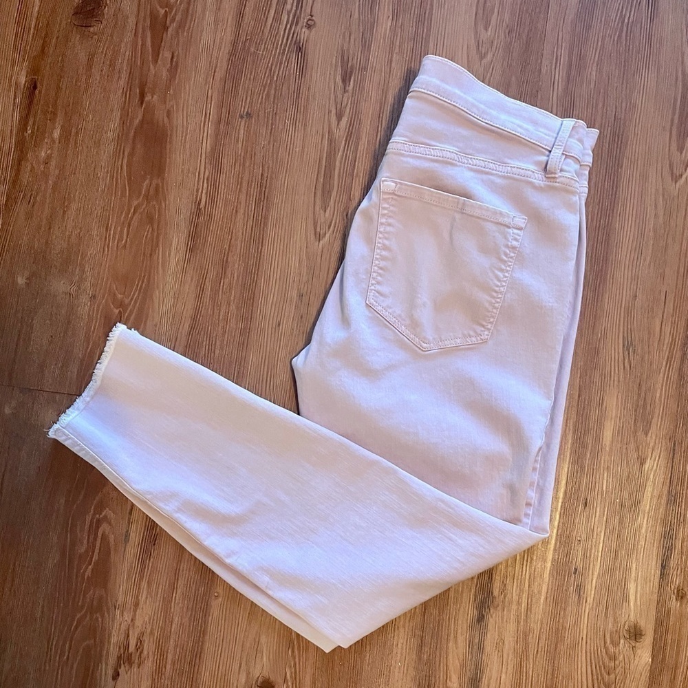 𝅺⭐️ 3/$15 LOFT mauve pink cropped jeans flawed